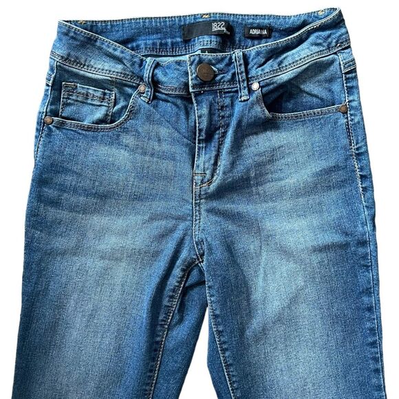 1822 Denim Adriana Jean. Slim fit. Stretch. Size 4 Medium distressed wash - Picture 2 of 10
